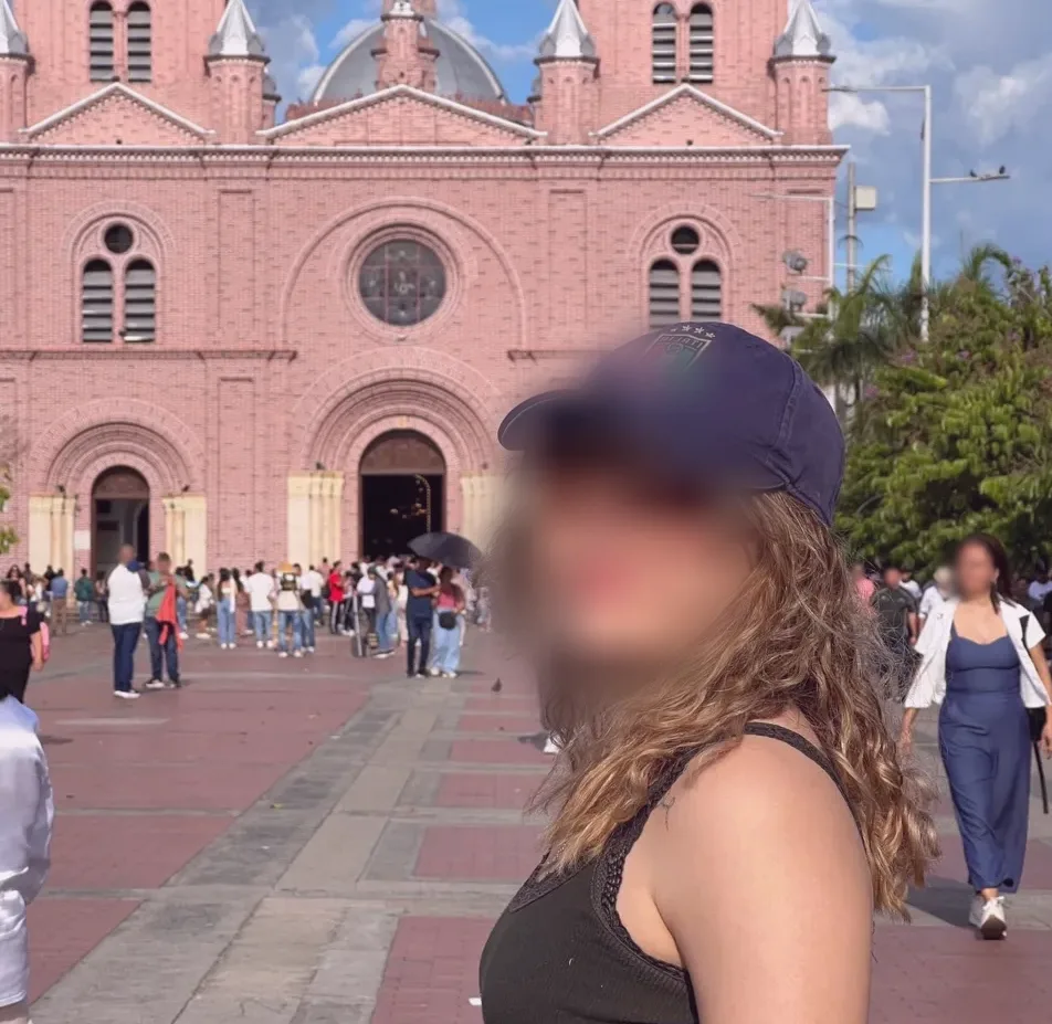 Agnes, 25