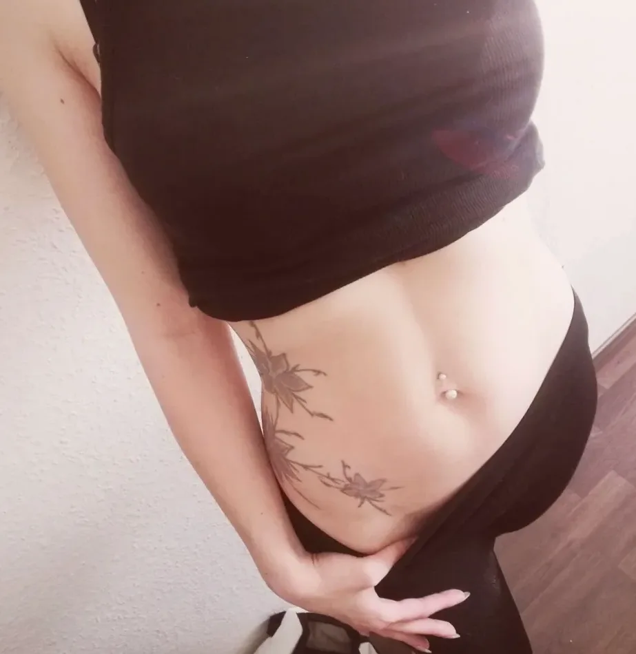 Caroline, 34