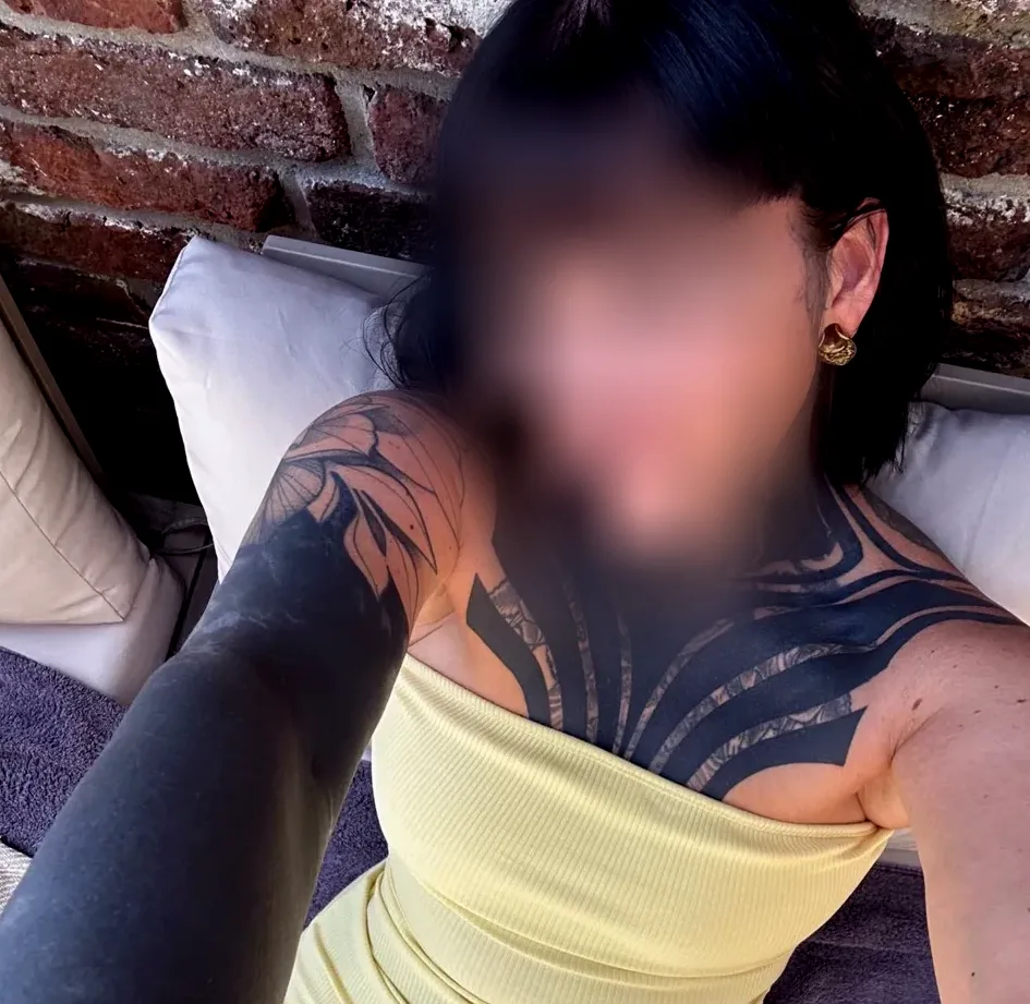 Ella, 35