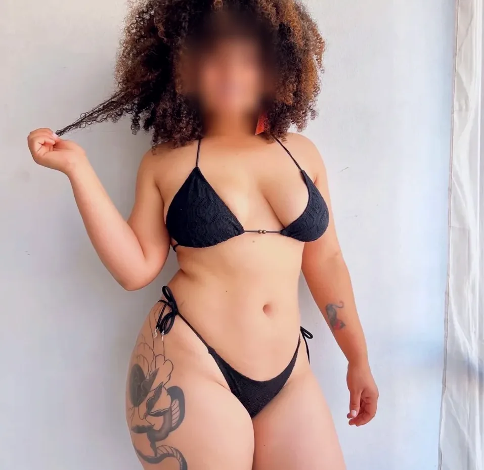 Ella, 30