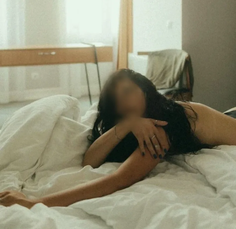 Marianne, 24