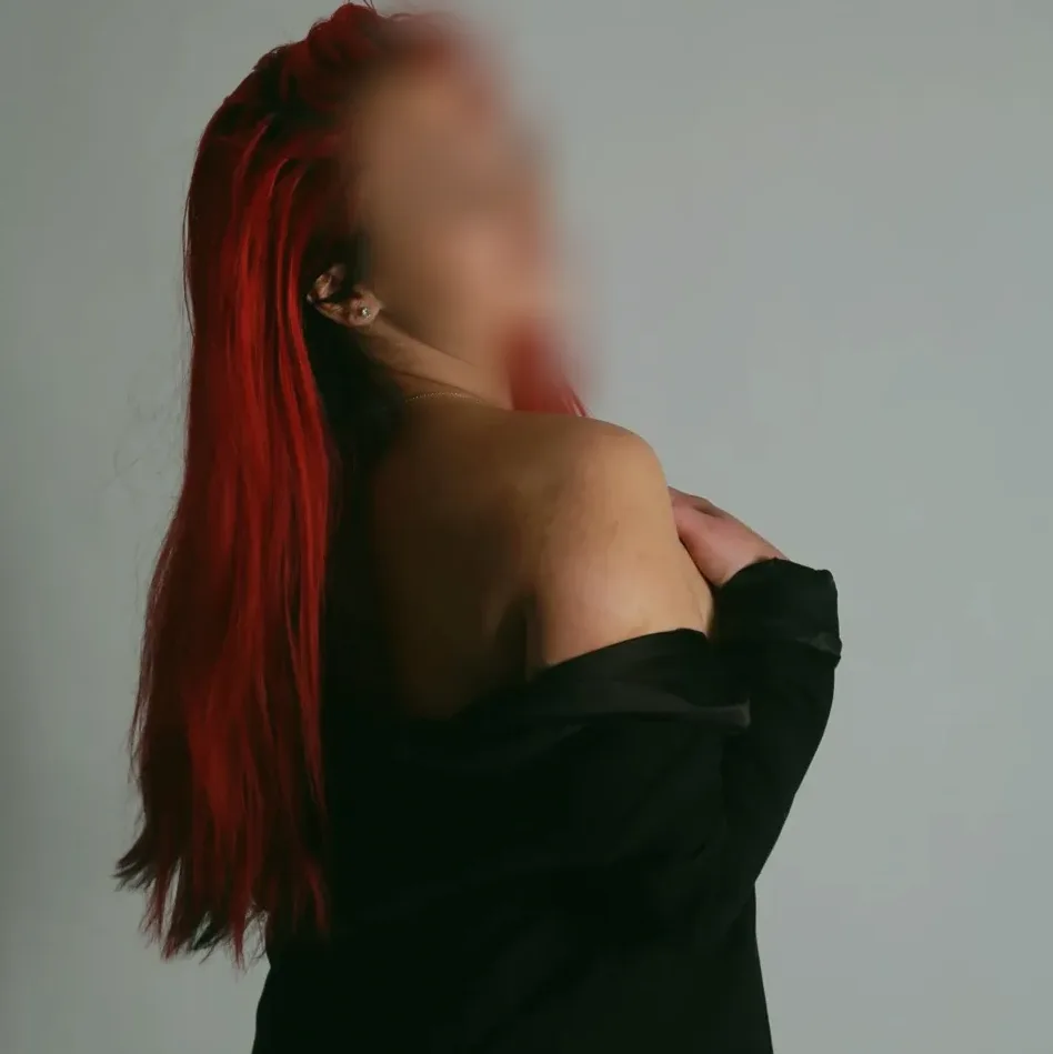 Rosa, 25